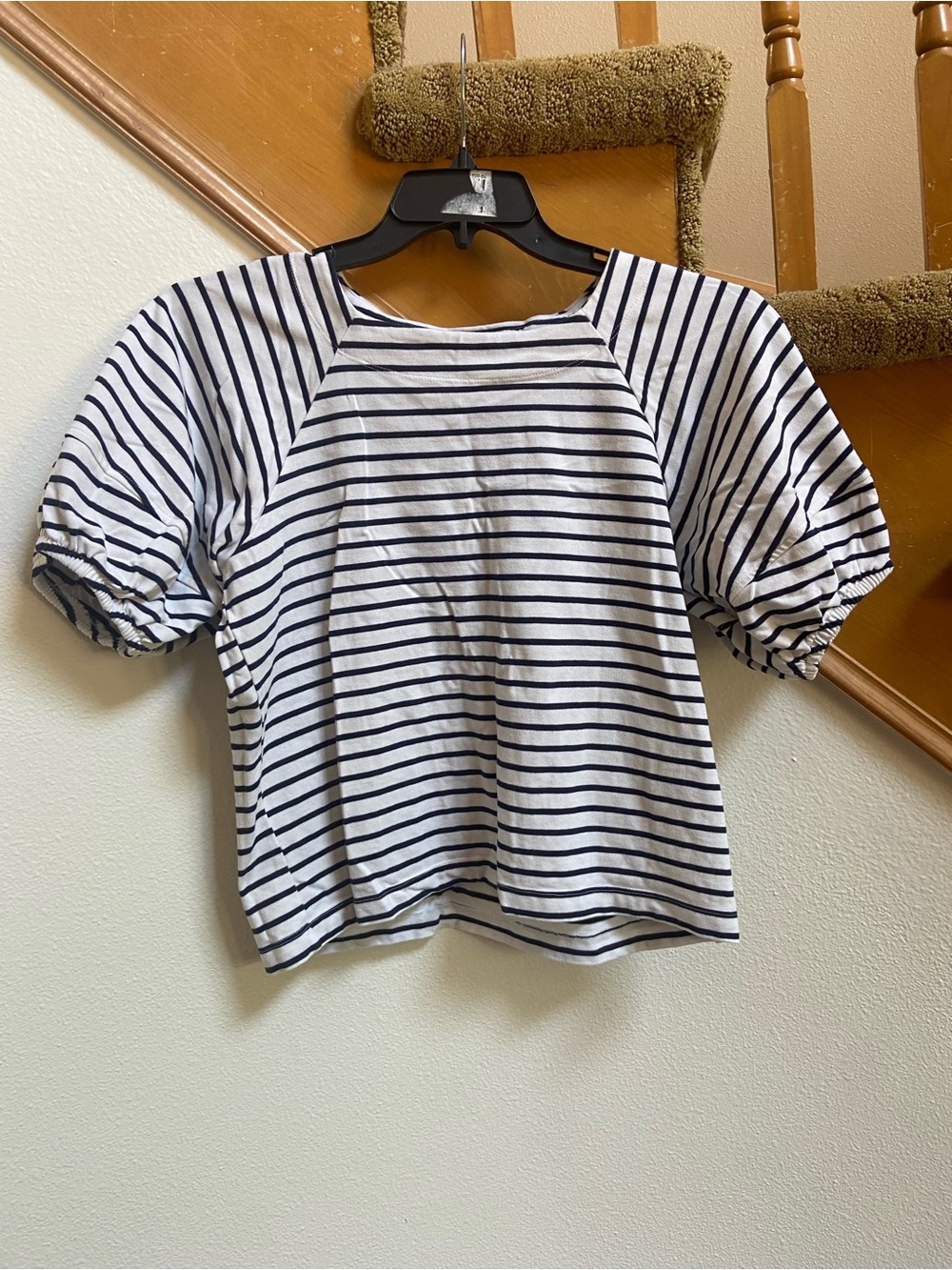 Free Assembly White/Navy Striped Balloon Sleeves Top like new women's size M